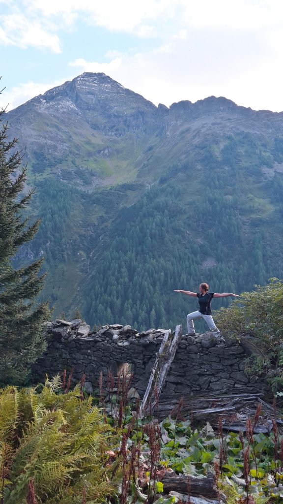 Virabhadrasana 2